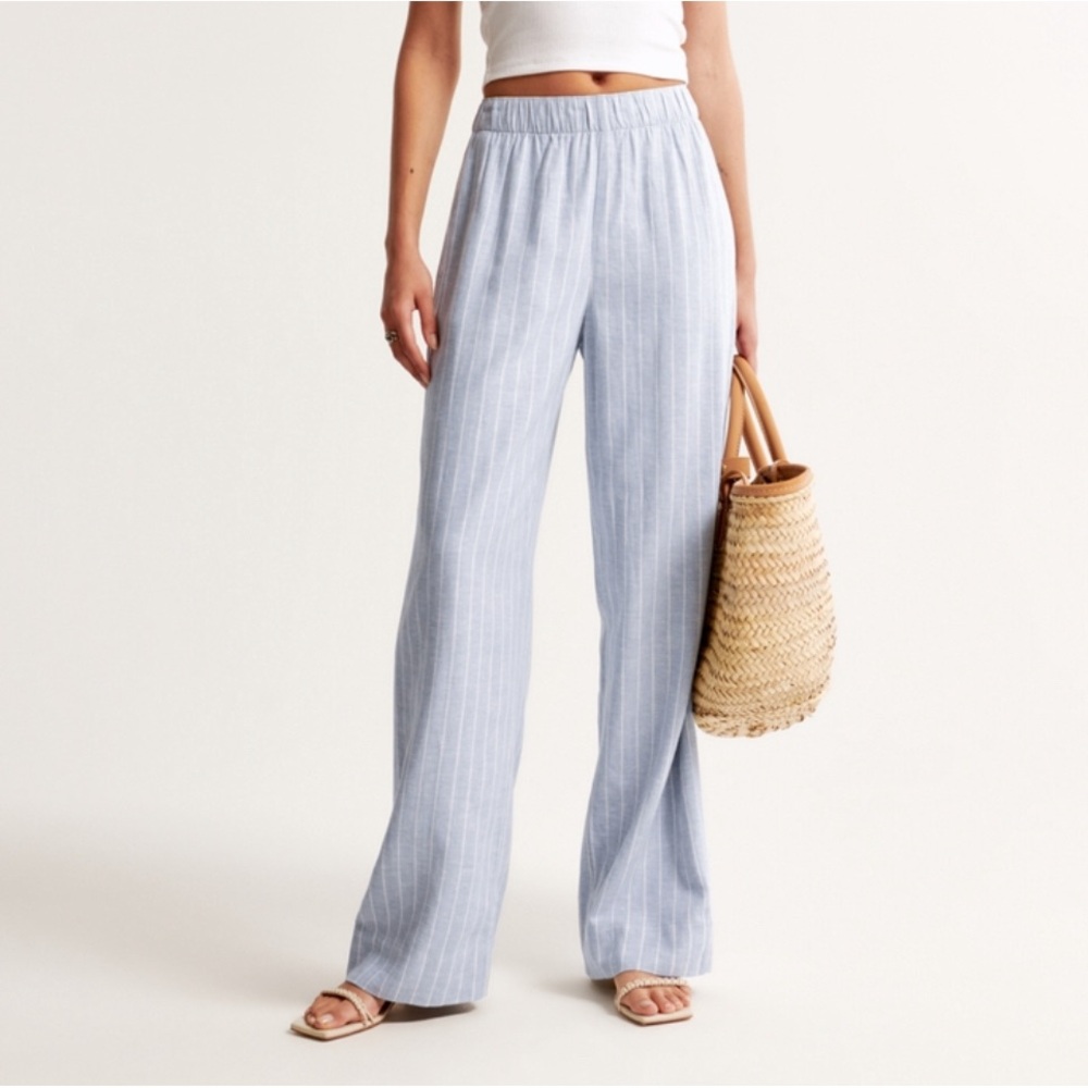 EUC Abercrombie Linen-Blend Pull-On Pant in Light Blue Stripe S Regular